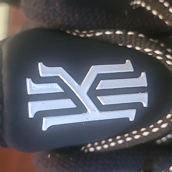 Nike Kyrie Flytrap 4.  Size 10 Men's. - Picture 10 of 13